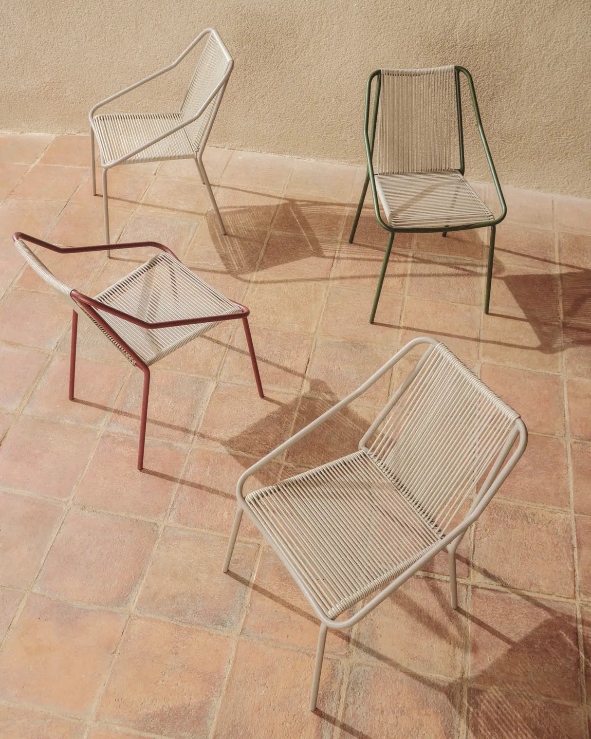 Outdoor-Stuhl Zivia aus écrufarbenem Seil und taupefarben verzinktem Stahl von Kave Home – Bild 3