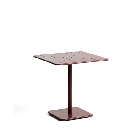 Outdoor-Tisch Brai aus granatrot verzinktem Stahl, 70 x 70 cm von Kave Home – Bild 3