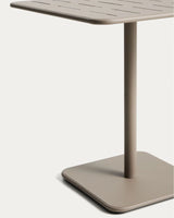 Outdoor-Tisch Brai aus taupefarben verzinktem Stahl, 70 x 70 cm von Kave Home – Bild 4