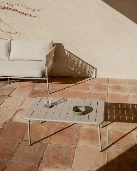 Outdoor-Tisch Zivia aus taupefarben verzinktem Stahl, 90 x 50 cm von Kave Home – Bild 2