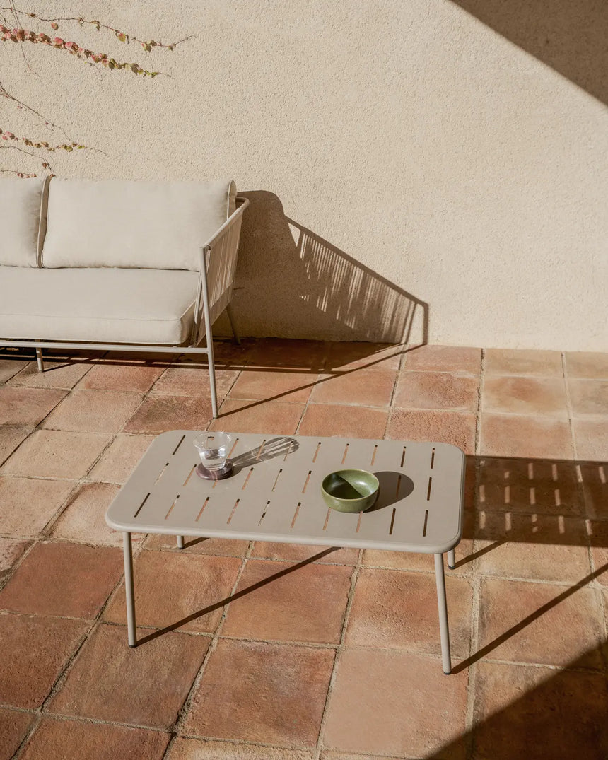 Outdoor-Tisch Zivia aus taupefarben verzinktem Stahl, 90 x 50 cm von Kave Home – Bild 2