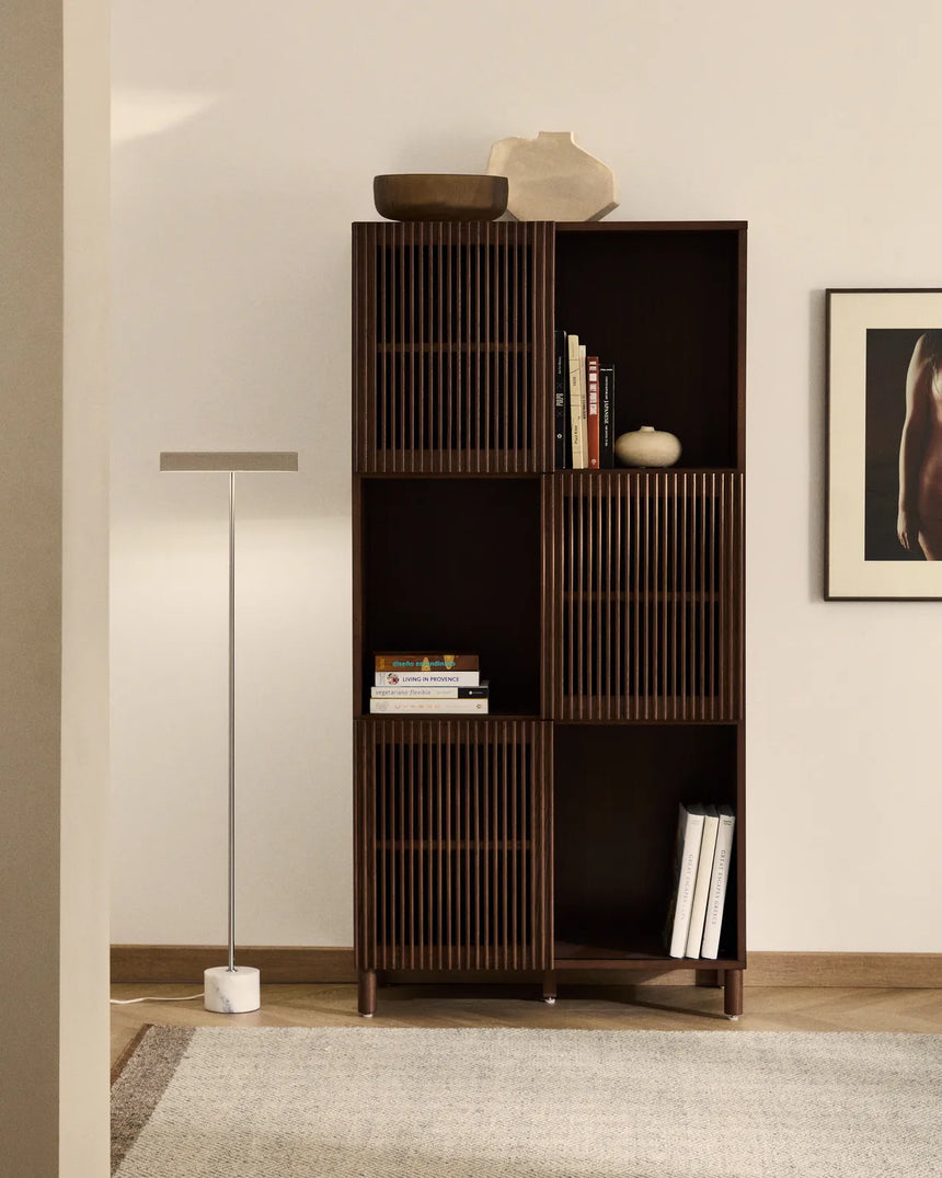 Regal Beyla aus Furnier und Massivholz aus Esche mit nussbaumfarbenem Finish 84,5 x 170 cm FSC 100% von Kave Home – Bild 2