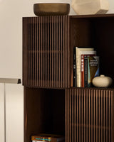 Regal Beyla aus Furnier und Massivholz aus Esche mit nussbaumfarbenem Finish 84,5 x 170 cm FSC 100% von Kave Home – Bild 3