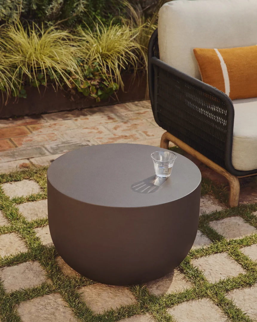 Runder Couchtisch Garbet aus braunem Zement, Ø 60 cm von Kave Home – Bild 2