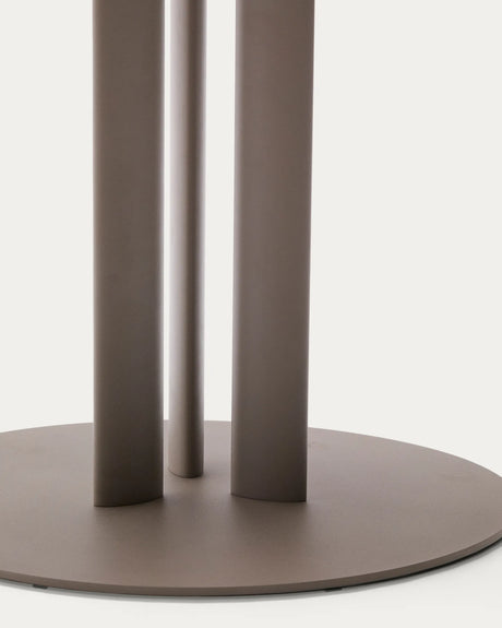 Runder Outdoor-Tisch Sedalis aus Stahl mit taupefarbener Tischplatte aus Aluminium Ø120 cm von Kave Home – Produktbild 1