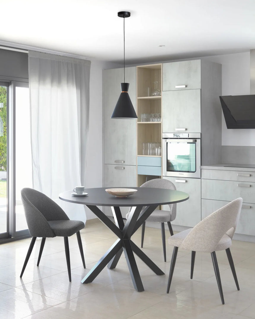 Runder Tisch Argo aus schwarz lackiertem MDF mit schwarz lackierten Stahlbeinen Ø 120 cm von Kave Home – Bild 2