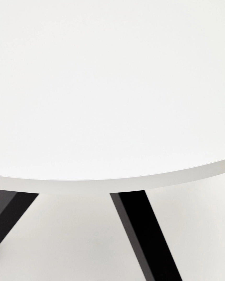 Runder Tisch Argo aus weißem Melamin und Stahlbeinen mit schwarzem Finish Ø 120 cm von Kave Home – Bild 6