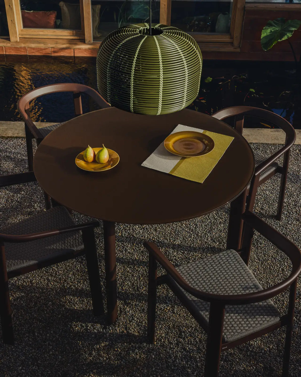 Runder Tisch Erice aus Aluminium und gehärtetem Glas in Braun Ø120 cm von Kave Home – Bild 4