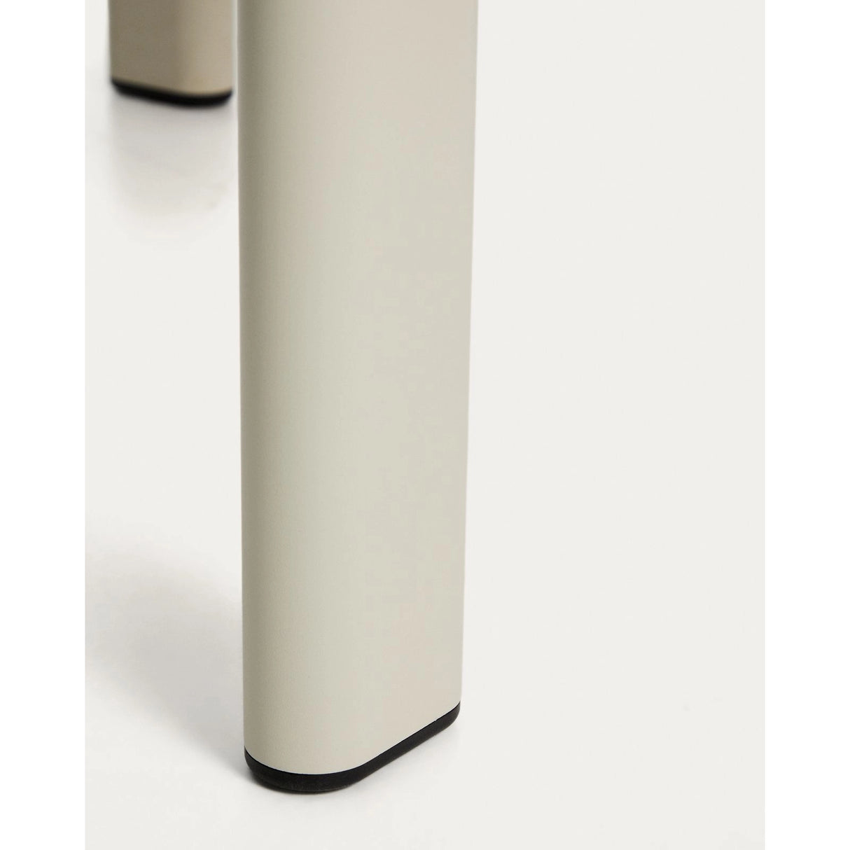 Runder Tisch Erice aus Aluminium und gehärtetem Glas in Ecru Ø120 cm von Kave Home – Bild 7