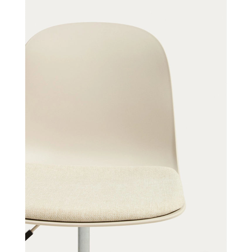 Schreibtischstuhl Debari mit Chenille-Kissen und Stahlbeinen mit beigem Finish  von Kave Home – Bild 11