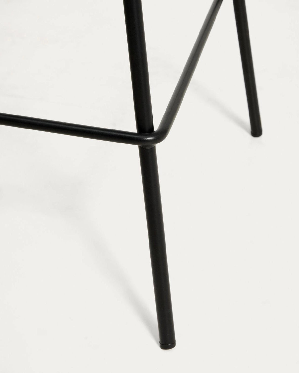 Schwarzer Hocker Altea mit Stahlbeinen mit schwarzem Finish, 65 cm von Kave Home – Bild 8