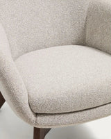 Sessel Adiran mit dicker Chenille in Beige und Beinen aus massivem Eichenholz mit Nussbaum-Finish von Kave Home – Bild 7