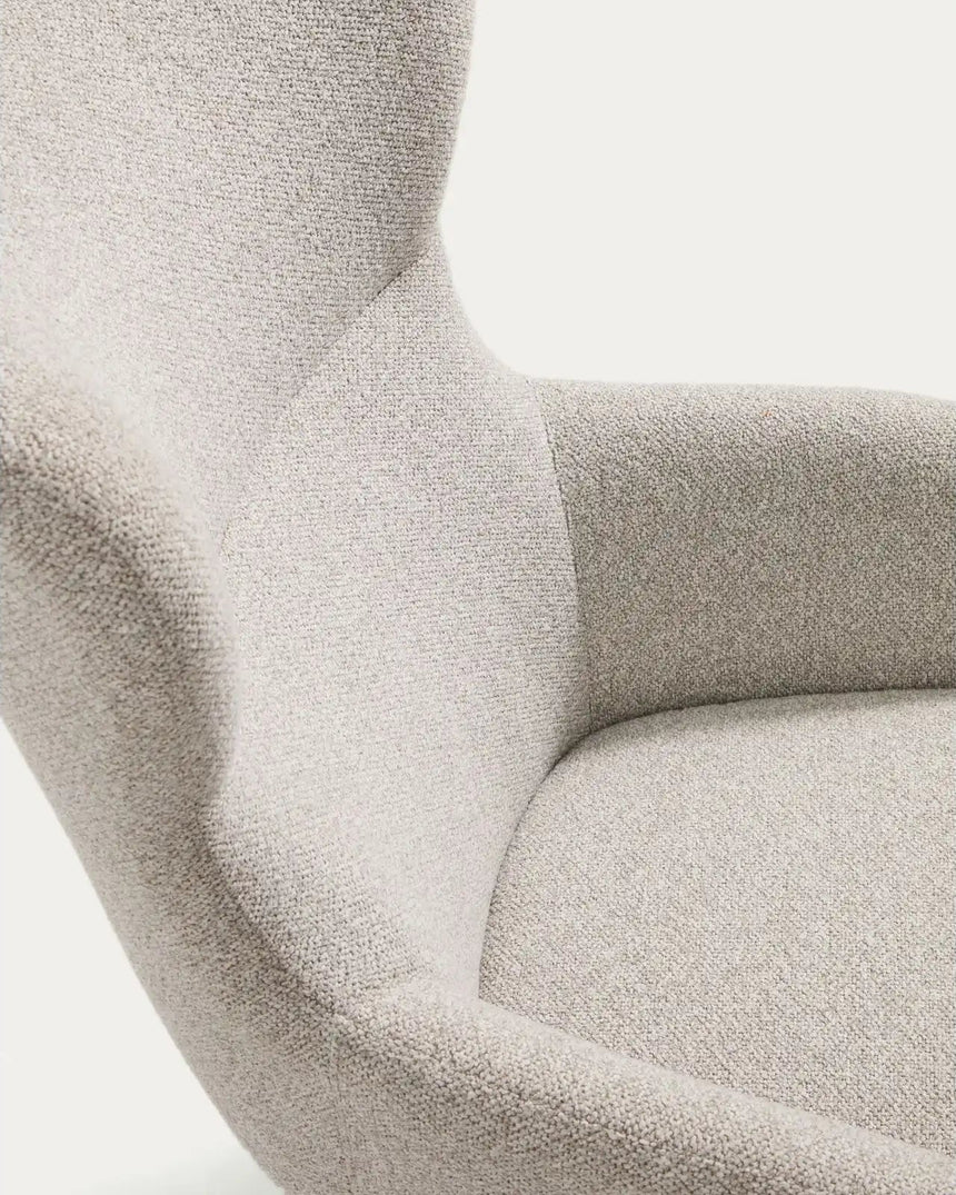 Sessel Adiran mit dicker Chenille in Beige und Beinen aus massivem Eichenholz mit Nussbaum-Finish von Kave Home – Bild 8