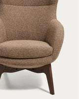 Sessel Adiran mit dicker Chenille in Hellbraun und Beinen aus massivem Eichenholz mit Nussbaum-Finish von Kave Home – Bild 6