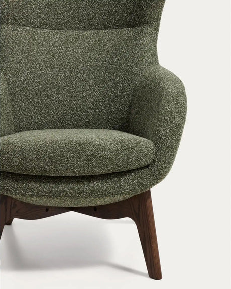 Sessel Adiran mit dicker Chenille in Moosgrün und Beinen aus massivem Eichenholz mit Nussbaum-Finish von Kave Home – Bild 6