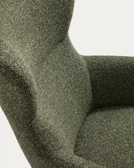 Sessel Adiran mit dicker Chenille in Moosgrün und Beinen aus massivem Eichenholz mit Nussbaum-Finish von Kave Home – Bild 8