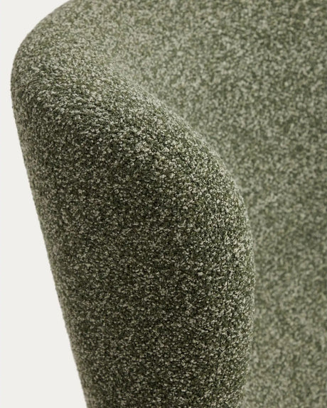 Sessel Adiran mit dicker Chenille in Moosgrün und Beinen aus massivem Eichenholz mit Nussbaum-Finish von Kave Home – Bild 9