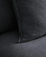 Sessel Anarela mit abnehmbarem Bezug aus Leinen und Viskose in Dunkelgrau, 110 cm, FSC Mix Credit von Kave Home – Bild 5