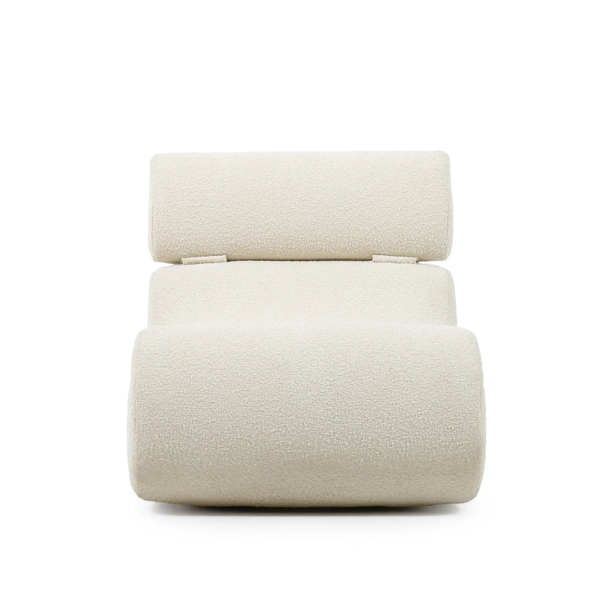 Sessel Club mit Bouclé-Stoff in Weiß von Kave Home – Produktbild 15