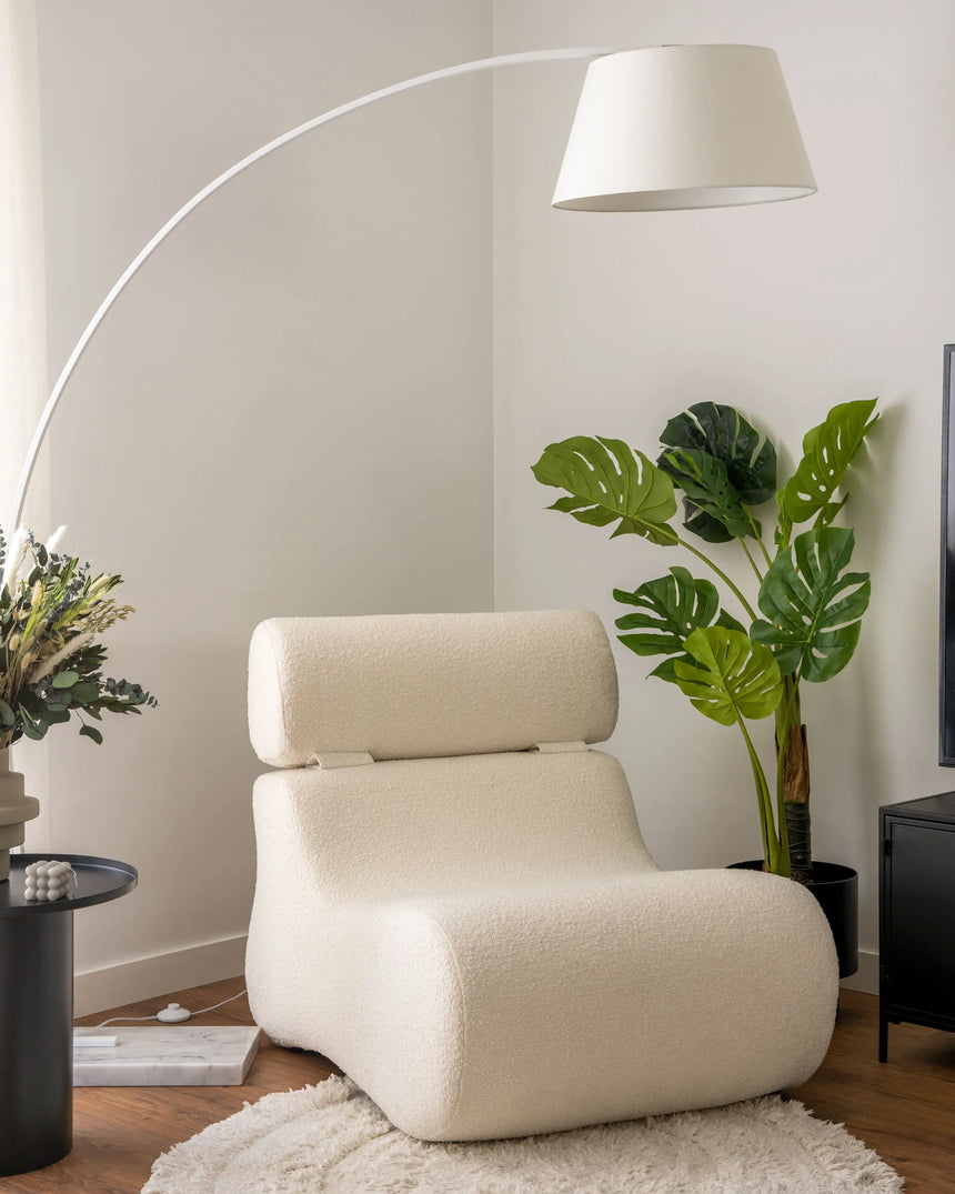 Sessel Club mit Bouclé-Stoff in Weiß von Kave Home – Produktbild 7