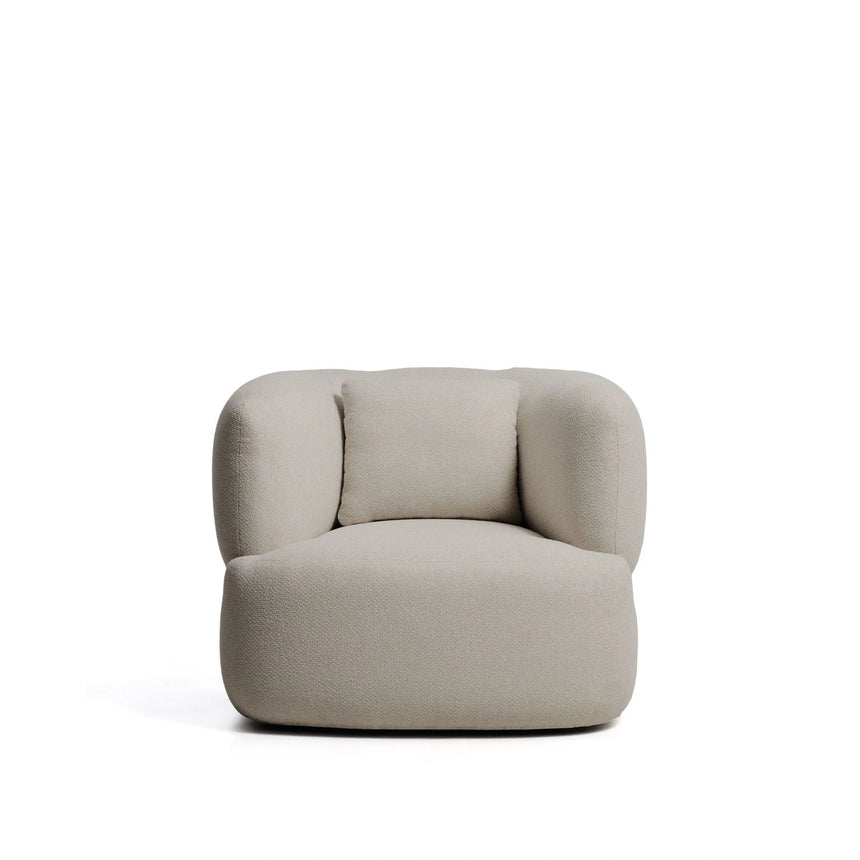 Sessel Martina mit Kissen in Chenille in Steinton FSC Mix Credit von Kave Home – Bild 4