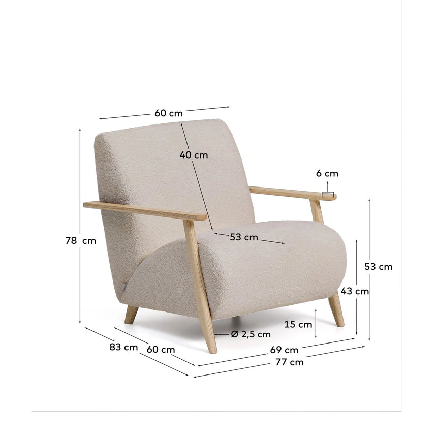 Sessel Meghan in beigem, schwer entflammbarem Lammfellimitat mit massivem Eschenholz mit naturfarbenem Finish, FSC Mix Credit von Kave Home – Produktbild 2