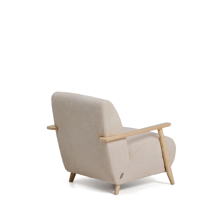 Sessel Meghan in beigem, schwer entflammbarem Lammfellimitat mit massivem Eschenholz mit naturfarbenem Finish, FSC Mix Credit von Kave Home – Produktbild 4