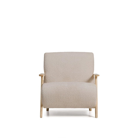 Sessel Meghan in beigem, schwer entflammbarem Lammfellimitat mit massivem Eschenholz mit naturfarbenem Finish, FSC Mix Credit von Kave Home – Produktbild 5