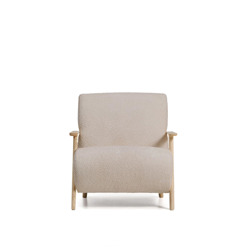 Sessel Meghan in beigem, schwer entflammbarem Lammfellimitat mit massivem Eschenholz mit naturfarbenem Finish, FSC Mix Credit von Kave Home – Produktbild 5