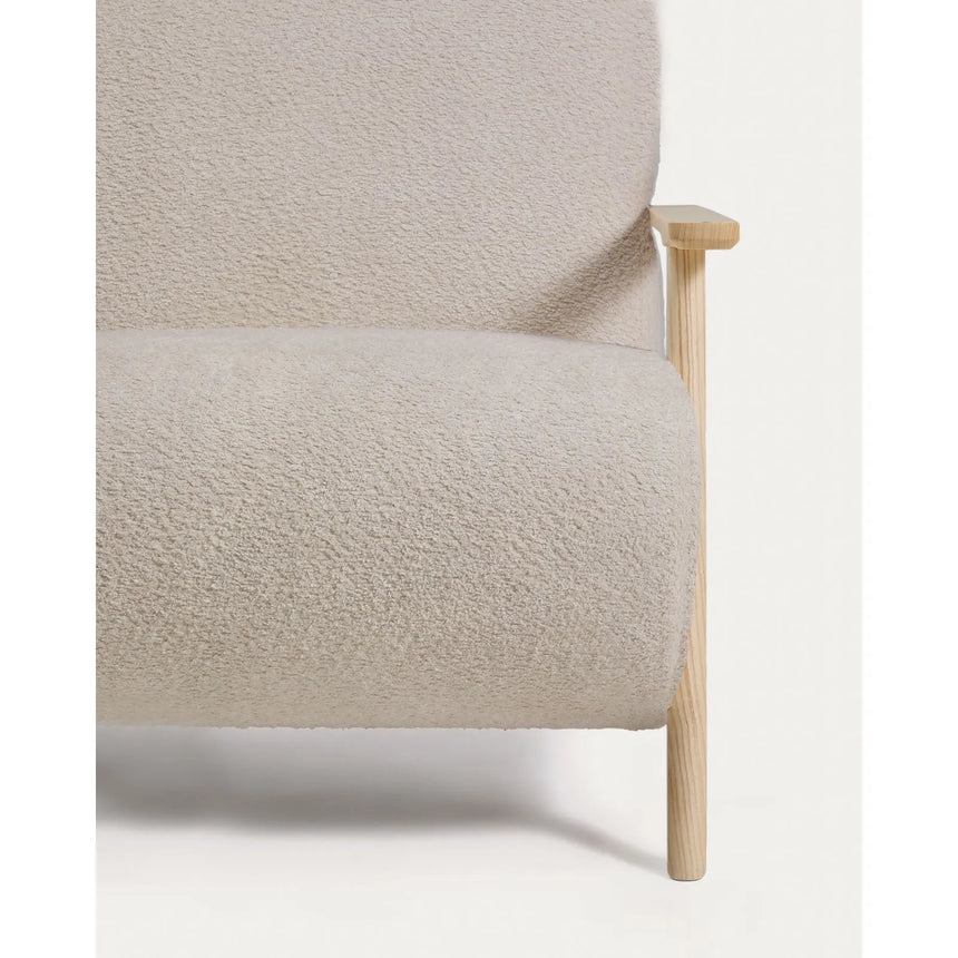 Sessel Meghan in beigem, schwer entflammbarem Lammfellimitat mit massivem Eschenholz mit naturfarbenem Finish, FSC Mix Credit von Kave Home – Produktbild 6