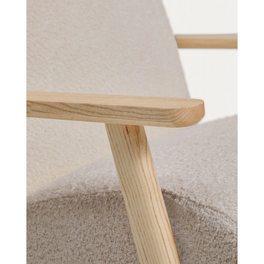 Sessel Meghan in beigem, schwer entflammbarem Lammfellimitat mit massivem Eschenholz mit naturfarbenem Finish, FSC Mix Credit von Kave Home – Produktbild 8