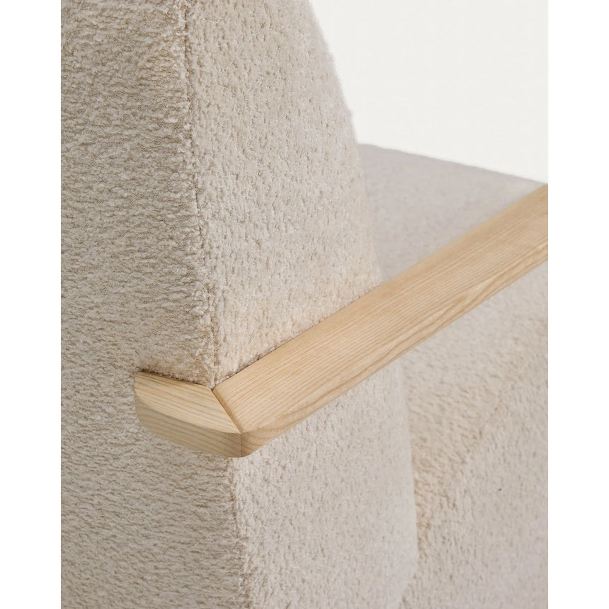 Sessel Meghan in beigem, schwer entflammbarem Lammfellimitat mit massivem Eschenholz mit naturfarbenem Finish, FSC Mix Credit von Kave Home – Produktbild 9