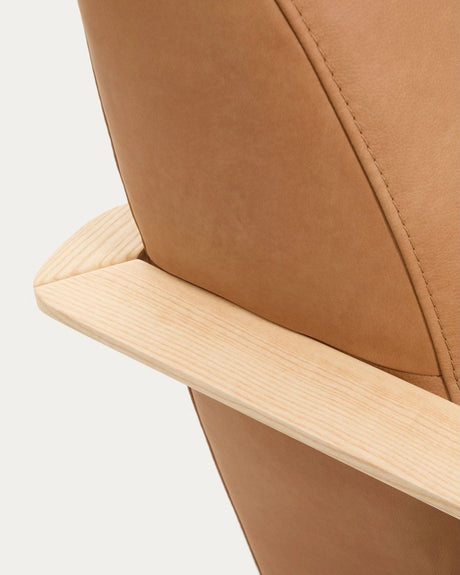 Sessel Meghan in braunem Leder mit massivem Eschenholz mit naturfarbenem Finish, FSC Mix Credit von Kave Home – Produktbild 11