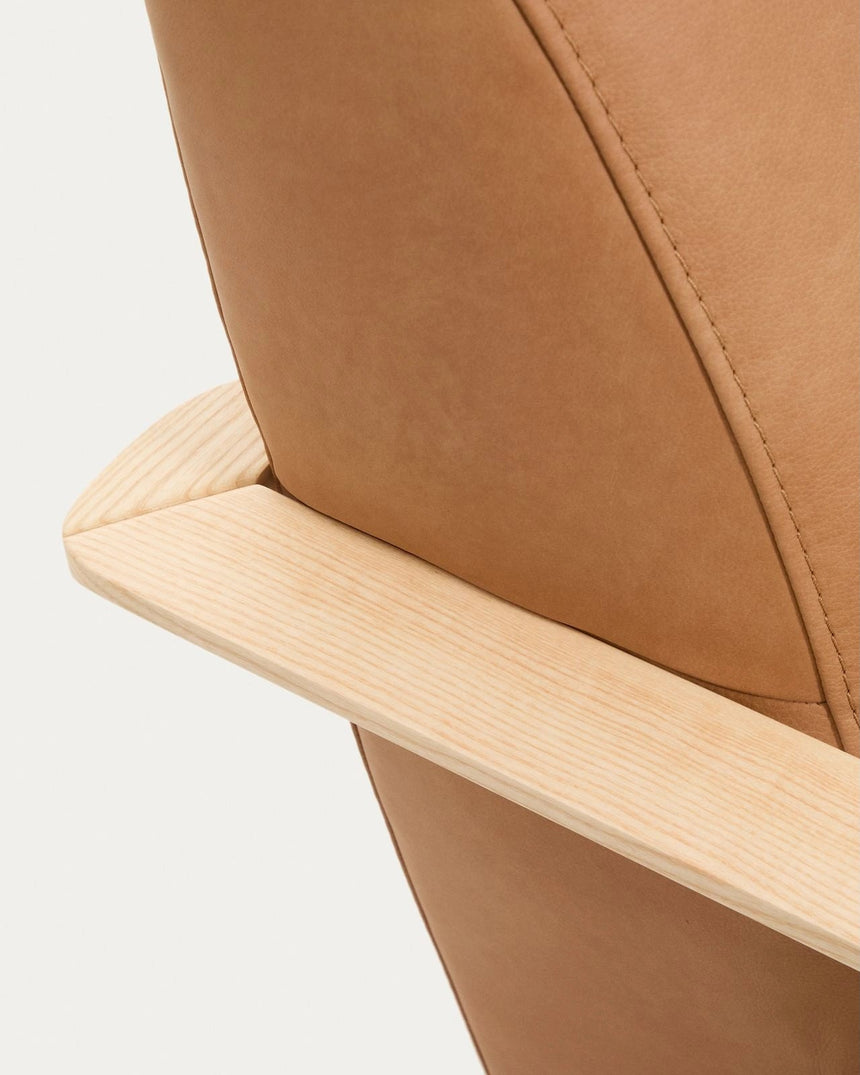 Sessel Meghan in braunem Leder mit massivem Eschenholz mit naturfarbenem Finish, FSC Mix Credit von Kave Home – Produktbild 11