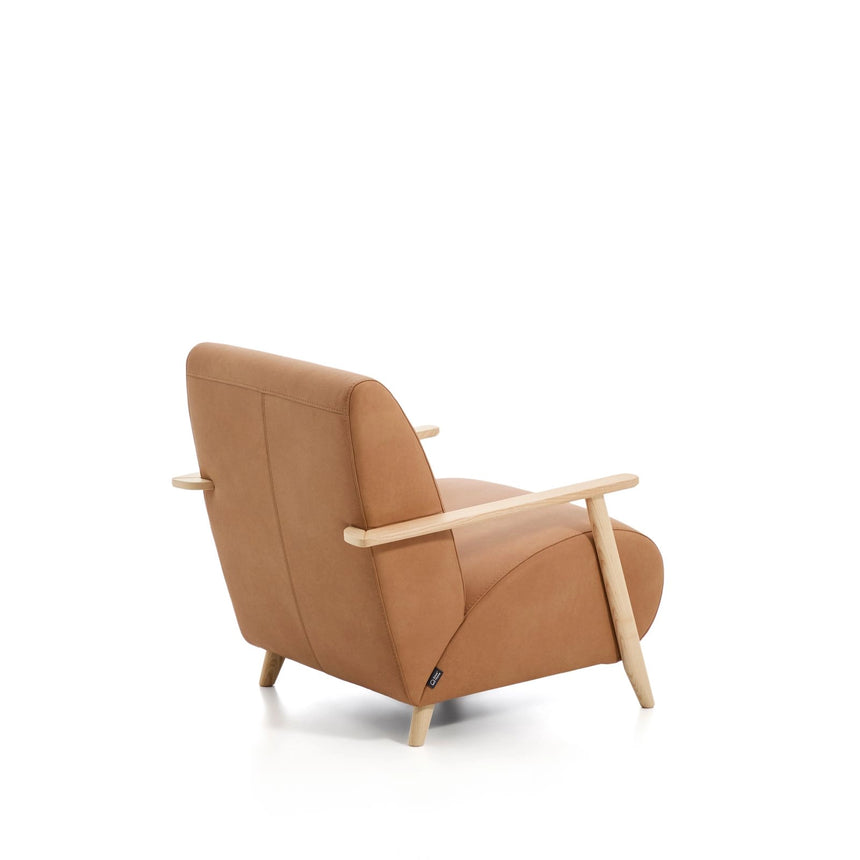 Sessel Meghan in braunem Leder mit massivem Eschenholz mit naturfarbenem Finish, FSC Mix Credit von Kave Home – Produktbild 6