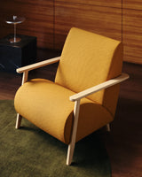 Sessel Meghan in schwer entflammbarem Lammfellimitat in Senfgelb mit massivem Eschenholz mit Natur-Finish, FSC Mix Credit von Kave Home – Produktbild 2