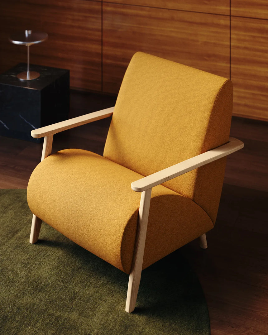 Sessel Meghan in schwer entflammbarem Lammfellimitat in Senfgelb mit massivem Eschenholz mit Natur-Finish, FSC Mix Credit von Kave Home – Produktbild 2
