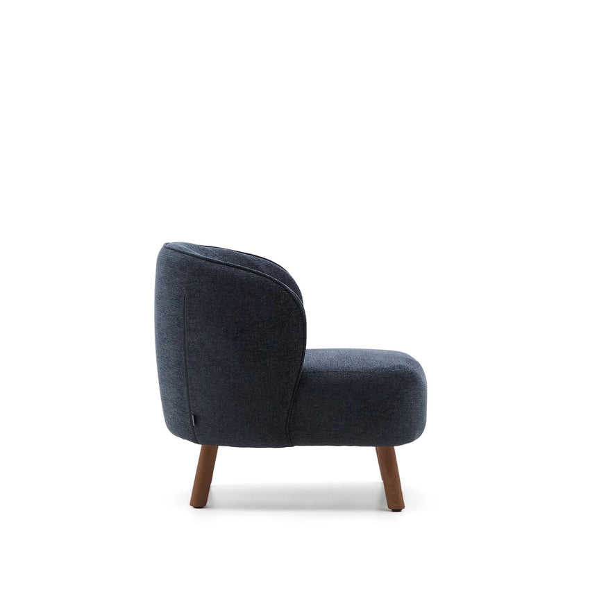 Sessel Ulit aus blaugrauer Chenille mit Beinen aus massivem Eschenholz mit Nussbaum-Finish von Kave Home – Bild 3