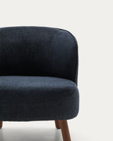 Sessel Ulit aus blaugrauer Chenille mit Beinen aus massivem Eschenholz mit Nussbaum-Finish von Kave Home – Bild 6