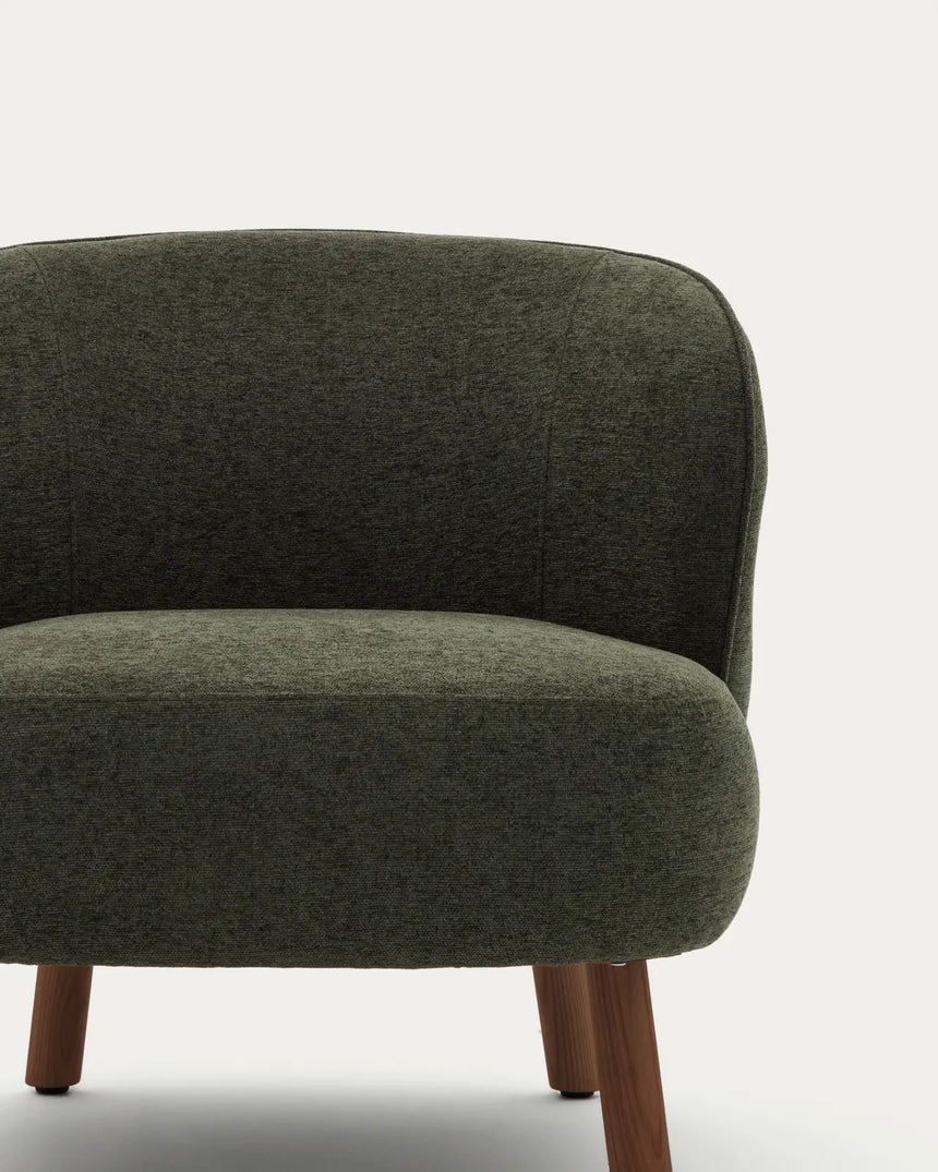 Sessel Ulit aus grüner Chenille mit Beinen aus massivem Eschenholz mit Nussbaum-Finish von Kave Home – Bild 6