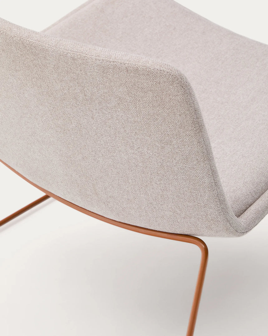 Sessel Zahara in Beige mit Stahlbeinen und Terrakotta-Finish FSC 100% von Kave Home – Produktbild 3