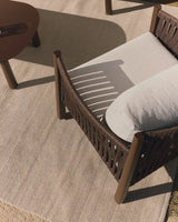 Set Aleria, bestehend aus einem 3-Sitzer-Sofa, zwei Sesseln sowie einem Couchtisch aus Aluminium und braunem Synthetikseil von Kave Home – Bild 3
