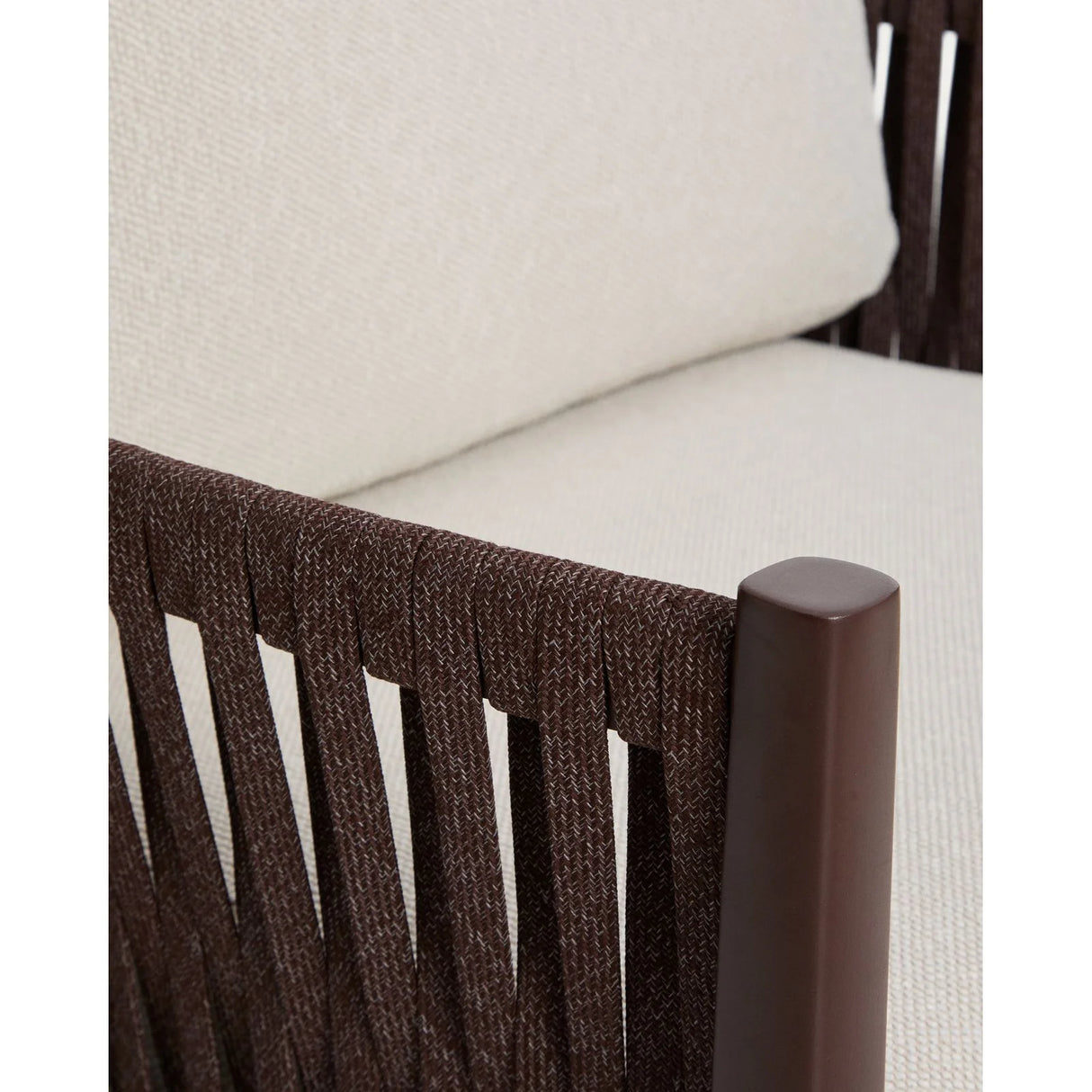 Set Aleria, bestehend aus einem 3-Sitzer-Sofa, zwei Sesseln sowie einem Couchtisch aus Aluminium und braunem Synthetikseil von Kave Home – Bild 7