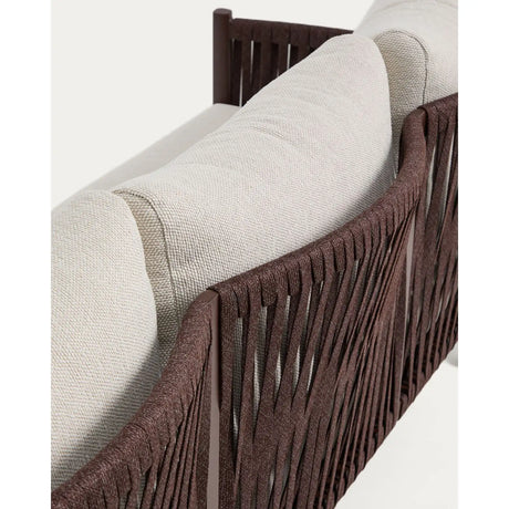 Set Aleria, bestehend aus einem 3-Sitzer-Sofa, zwei Sesseln sowie einem Couchtisch aus Aluminium und braunem Synthetikseil von Kave Home – Bild 8