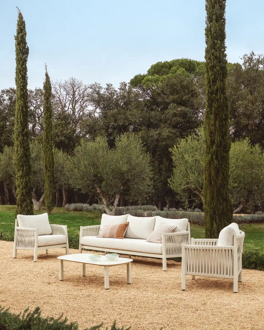 Set Aleria mit 3-Sitzer-Sofa, 2 Sesseln und Couchtisch aus Aluminium und synthetischem Seil in Ecru von Kave Home – Bild 1