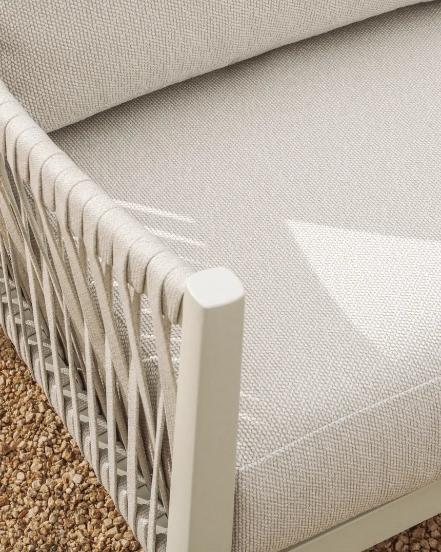 Set Aleria mit 3-Sitzer-Sofa, 2 Sesseln und Couchtisch aus Aluminium und synthetischem Seil in Ecru von Kave Home – Bild 3