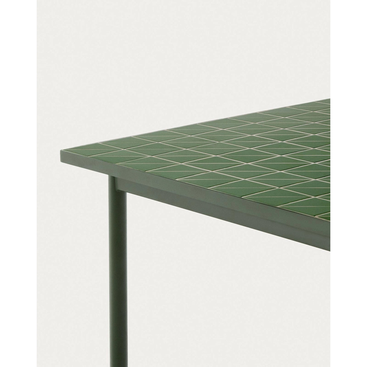 Set Maurina mit Tisch aus verzinktem Stahl und grünen Kacheln sowie 6 Stapelstühlen aus verzinktem Stahl und grünem Seil, 223 x 101 cm von Kave Home – Bild 3