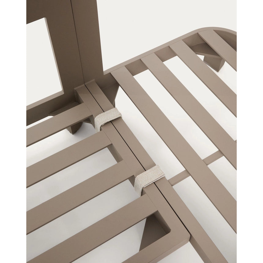 Set Nerano mit 5-Sitzer-Ecksofa und Couchtisch aus gehärtetem Glas und Aluminium in Taupe von Kave Home – Bild 7
