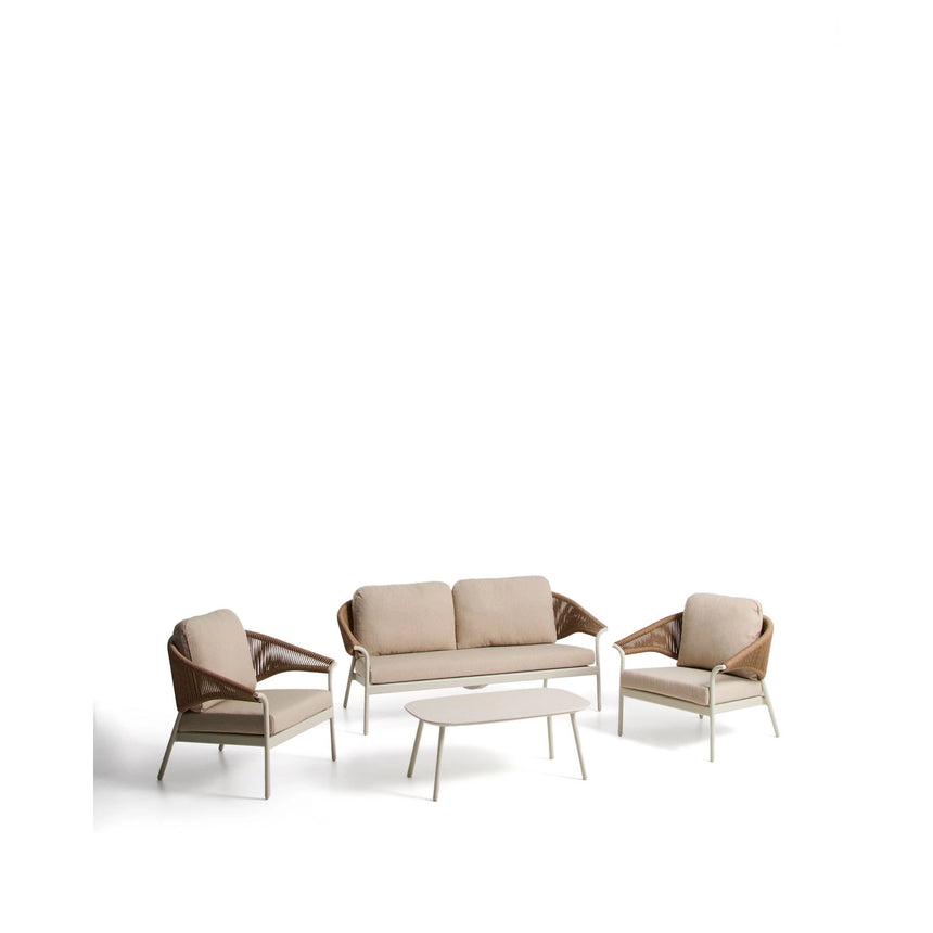 Set Zuara, bestehend aus einem 3-Sitzer-Sofa, zwei Sesseln sowie einem Outdoor-Tisch aus ecrufarbenem Aluminium und braunem Synthetikseil von Kave Home – Bild 1