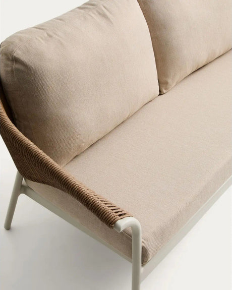 Set Zuara, bestehend aus einem 3-Sitzer-Sofa, zwei Sesseln sowie einem Outdoor-Tisch aus ecrufarbenem Aluminium und braunem Synthetikseil von Kave Home – Bild 4